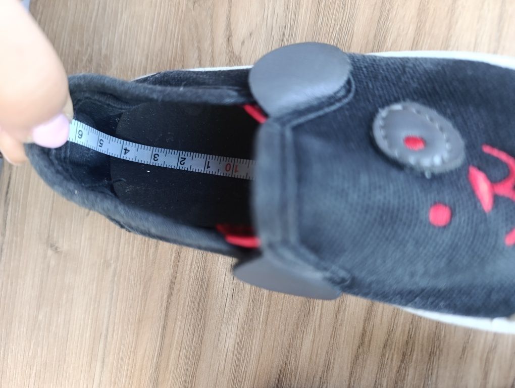 Trampki, kapcie dziecięce, roz. 23