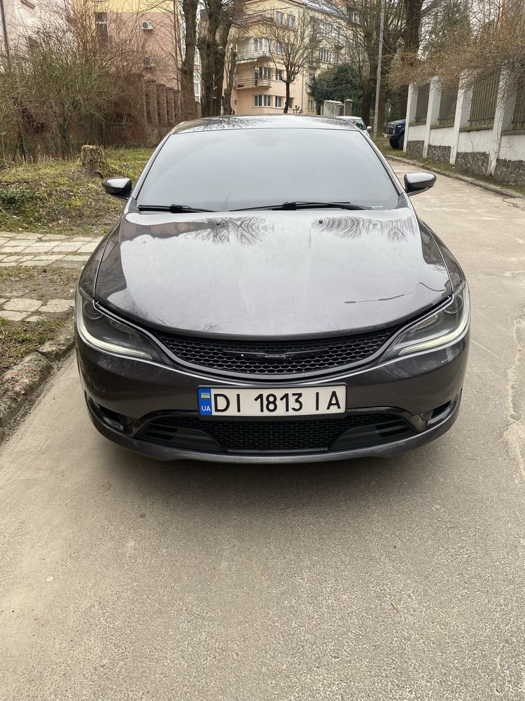 Chrysler 200   S