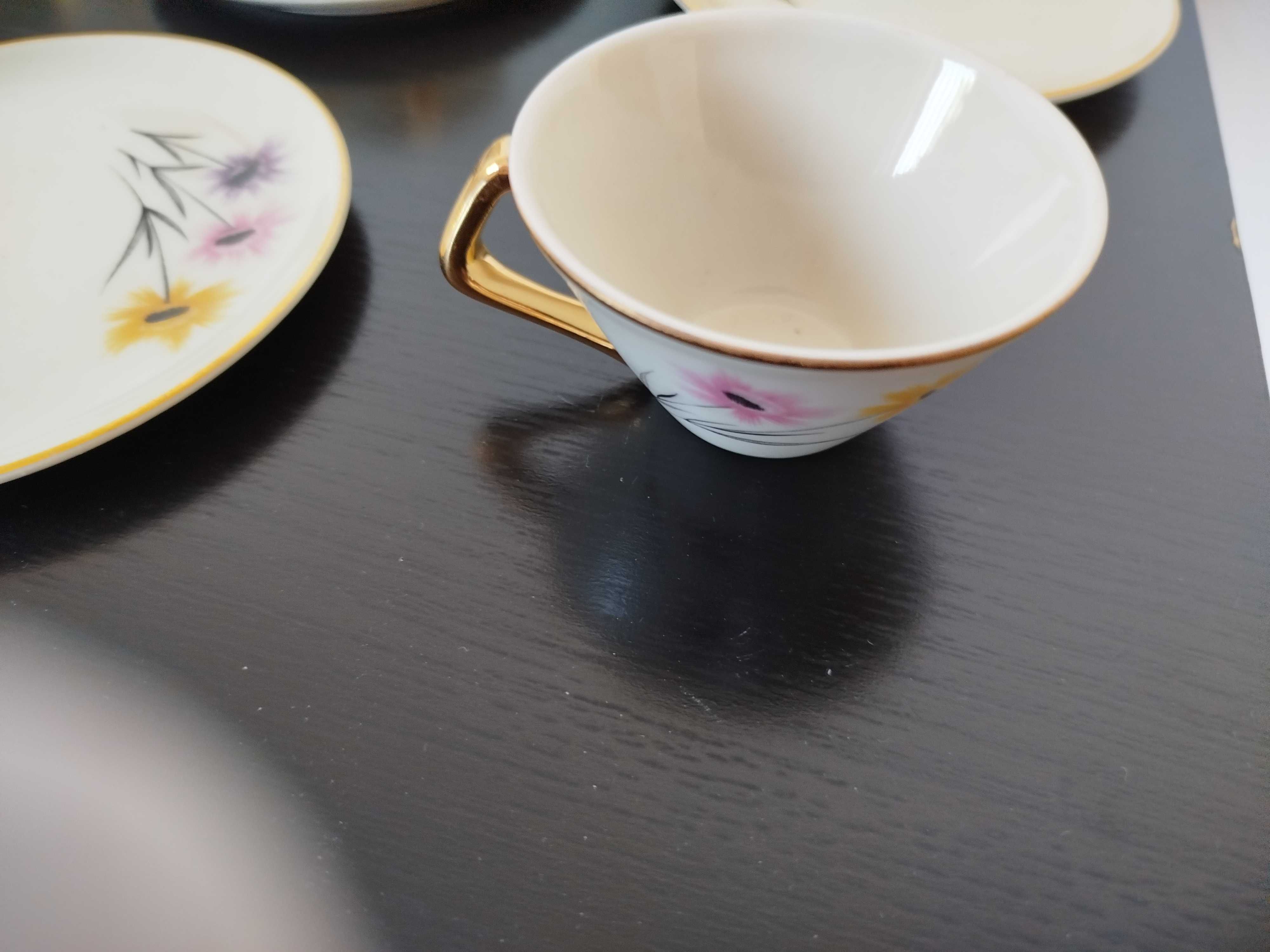 Conjunto de café em bom estado