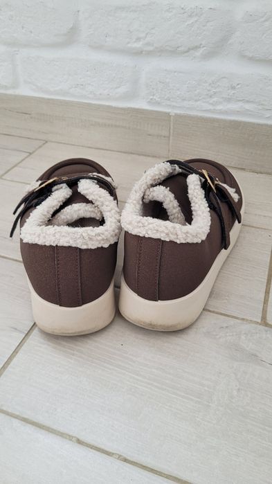 Терміново Жіноче  тепле взуття