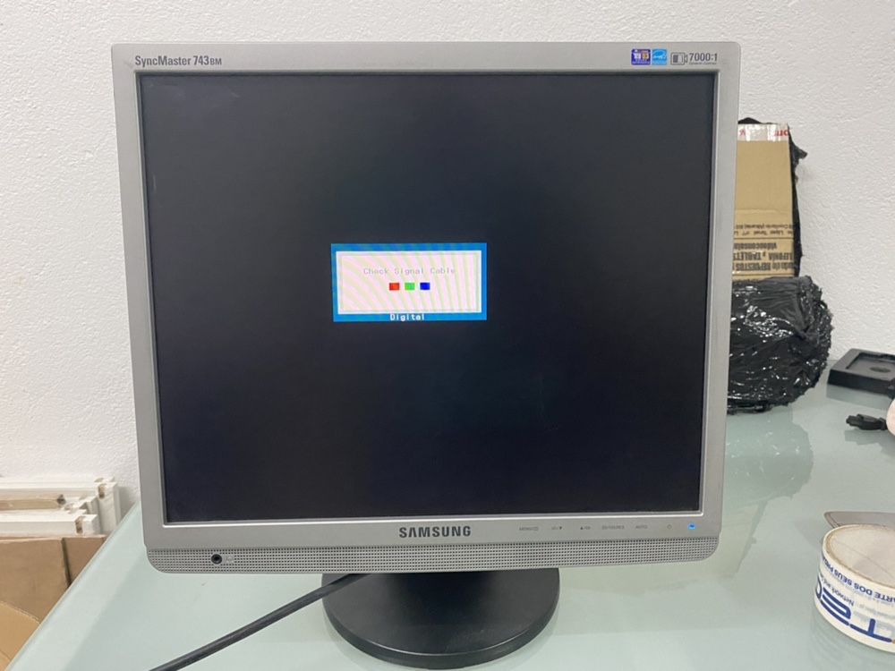 Monitor Samsung 743BM SyncMaster 17” Profissional (versao multimedia )