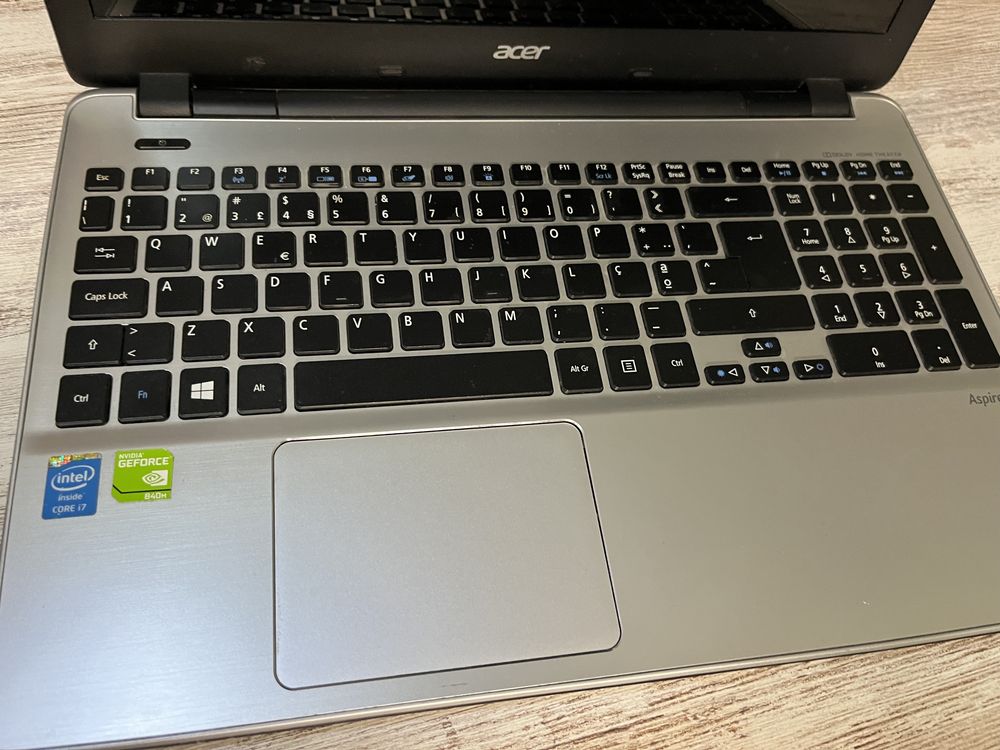 Portátil ACER aspire V