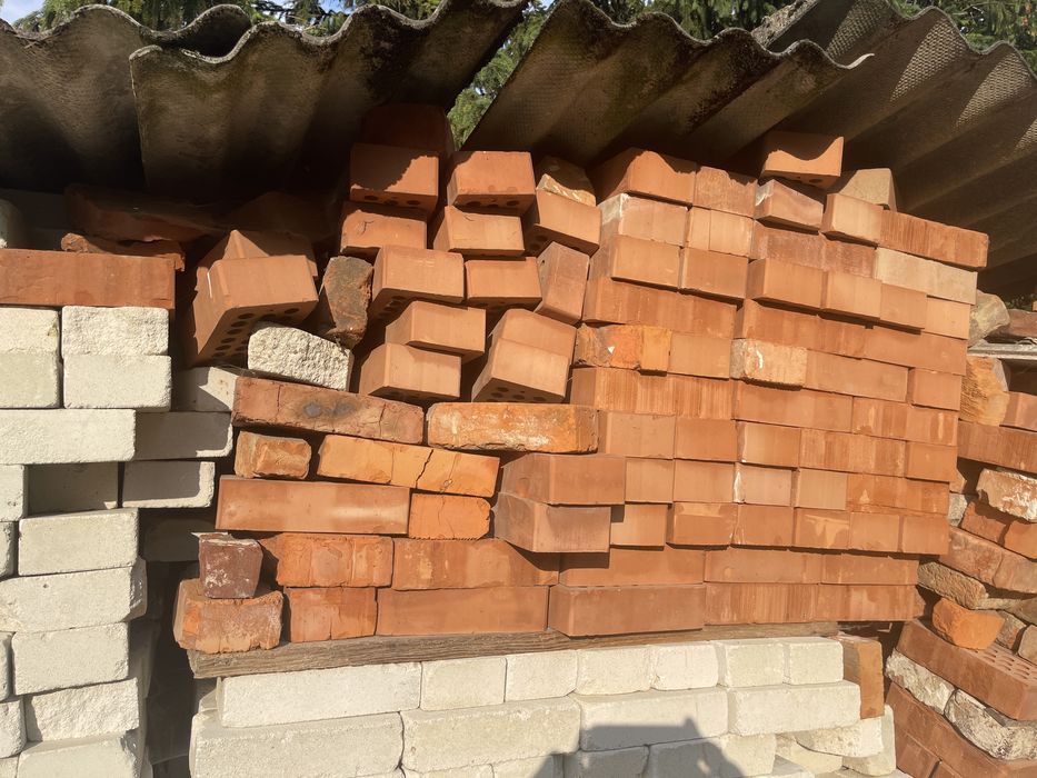 Продам цеглу силікатну та червону залишки