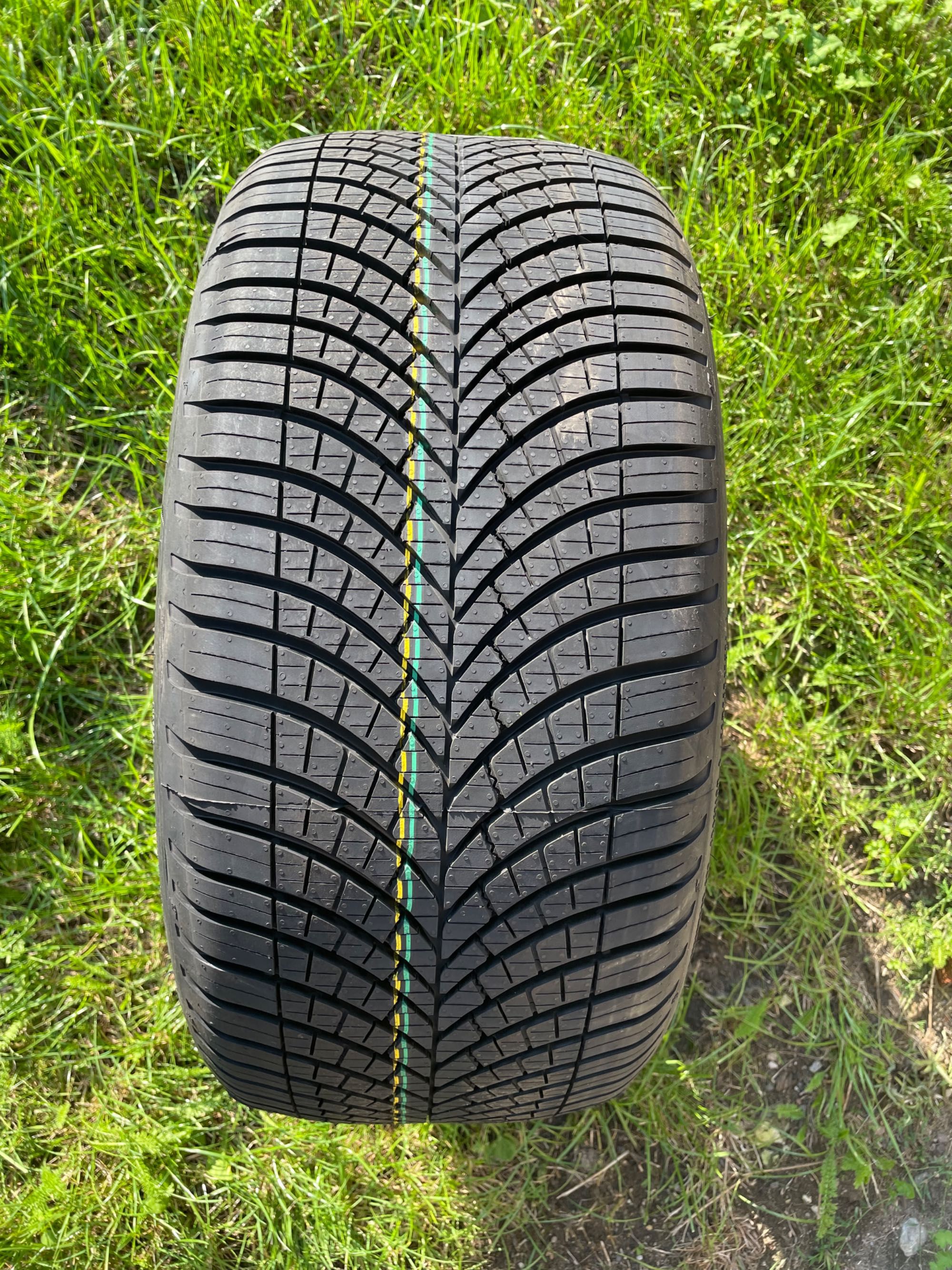 Opona OW 245/40R18 97W Goodyear
1 Vector 4 SEASONS G3 XL FP