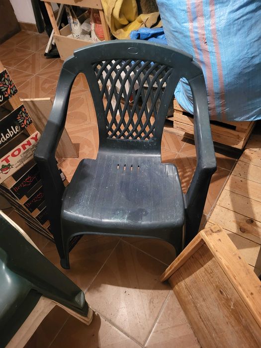 Krzesła plastikowe ogrodowe