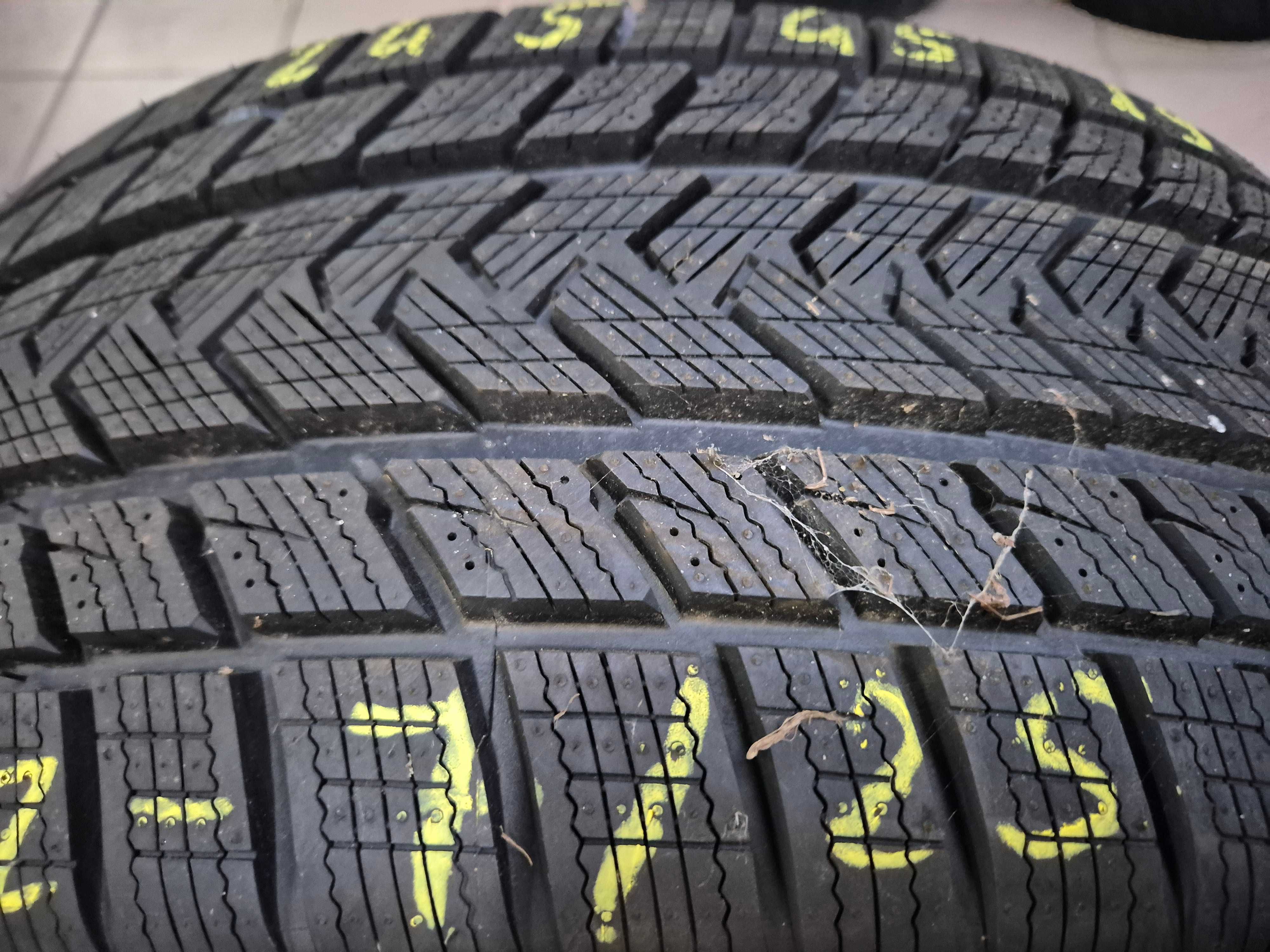 245/45r19 (Z7/25)007 2szt 6/8mm SureGrip GRIPMAX ZIMOWE