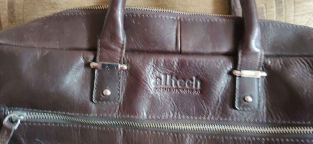 Продам шкіряну фірмову сумку