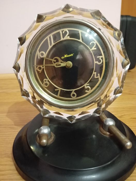 Годинник настільний .