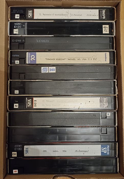 VHS kasety/JFK i inne filmy/Cena za całość
