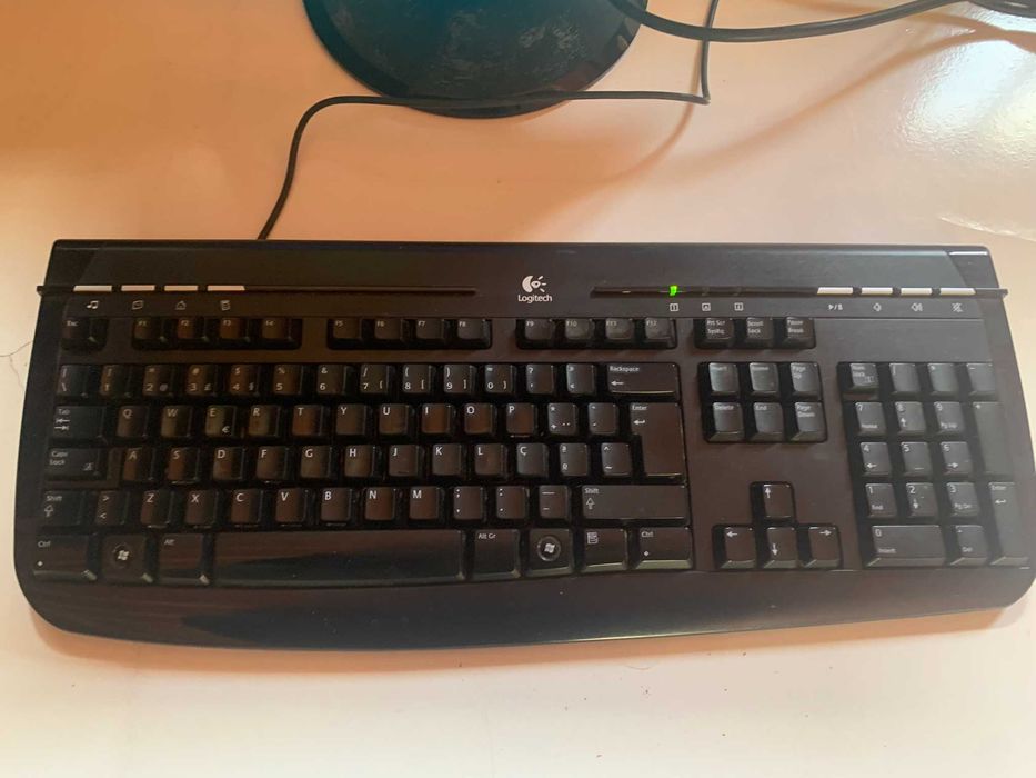 PC Asus + Monitor + Teclado