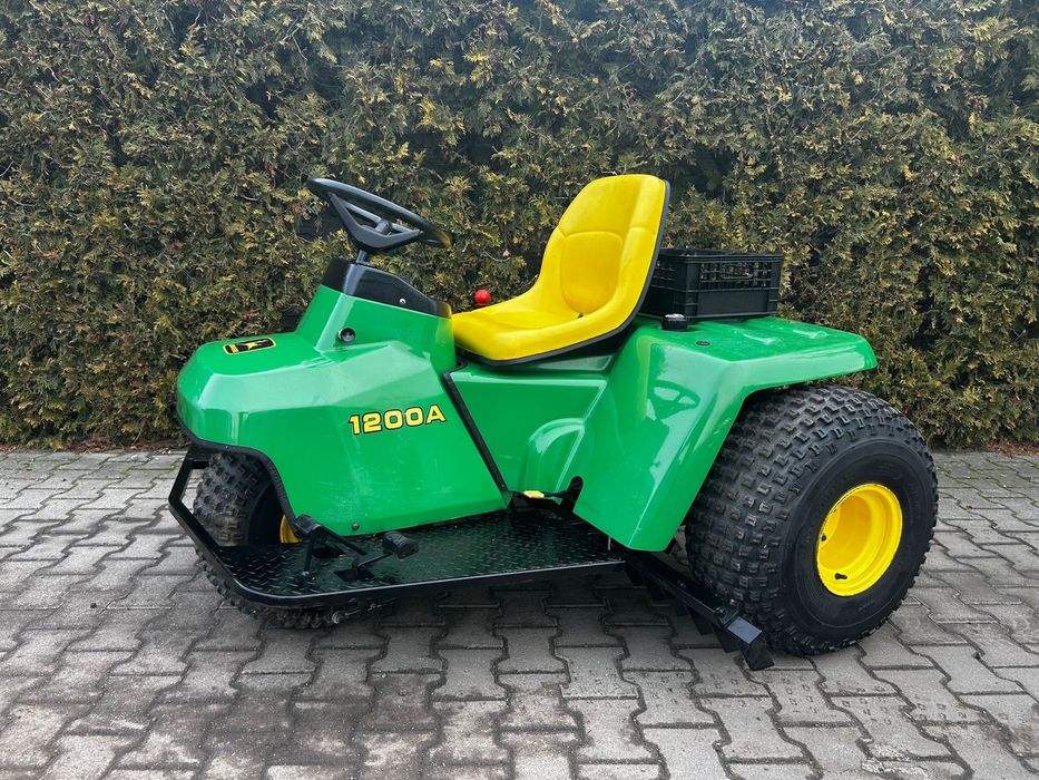 John Deere 1200 a Bunker traktor pojazd golfowy, nosnik narzedzi