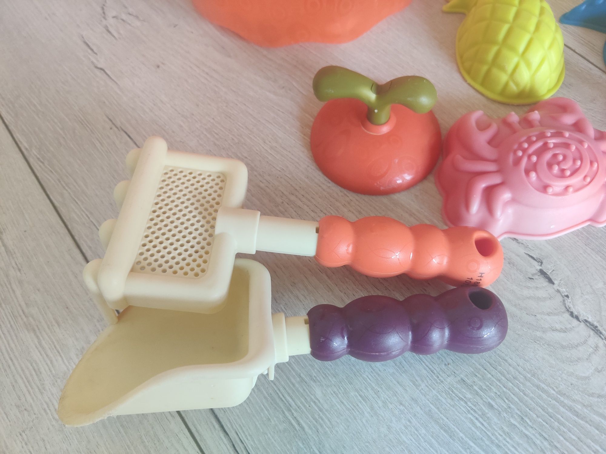 b.toys duże wiaderko do piasku na plażę zestaw