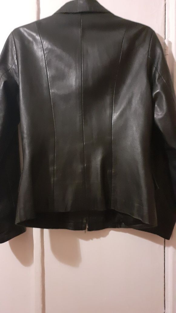 Продам женскую кожаную куртку-пиджак 44-46 р