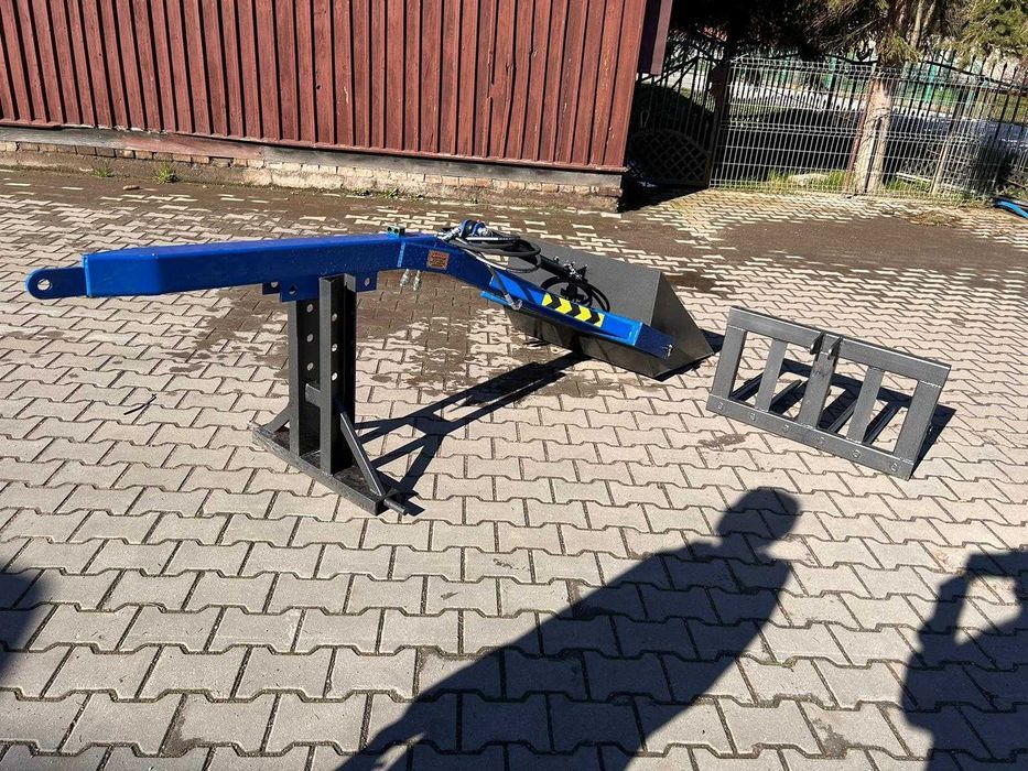 Ładowacz na tył ciągnika z łyżka lub widłami