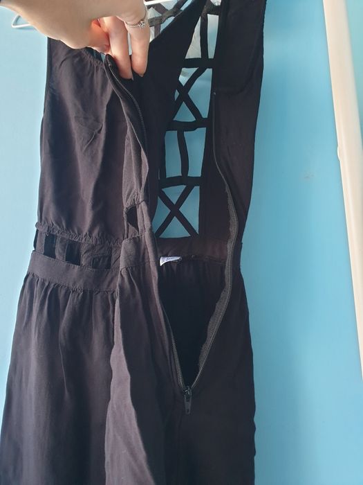 Czarna sukienka z wycięciami z h&m