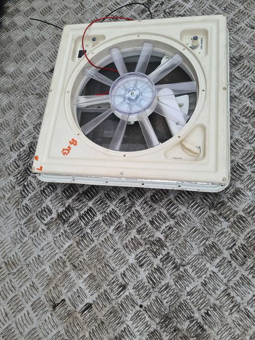 kamper bus okno dachowe otwierane wentylator regulacja Fiamma 40x40