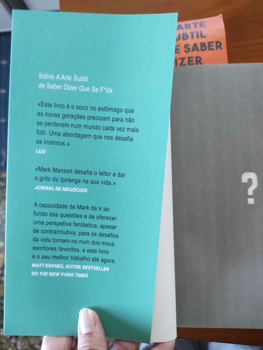 Livro "Está tudo f*dido" de Mark Manson