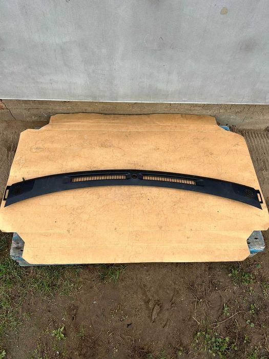 Podszybie wewnętrzne konsoli deski rozdzielczej Nissan Qashqai II J11