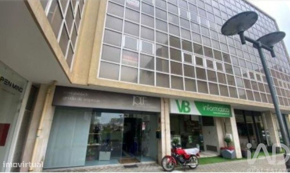 Loja / Estabelecimento Comercial em Santo Tirso, Couto (Santa Cristina