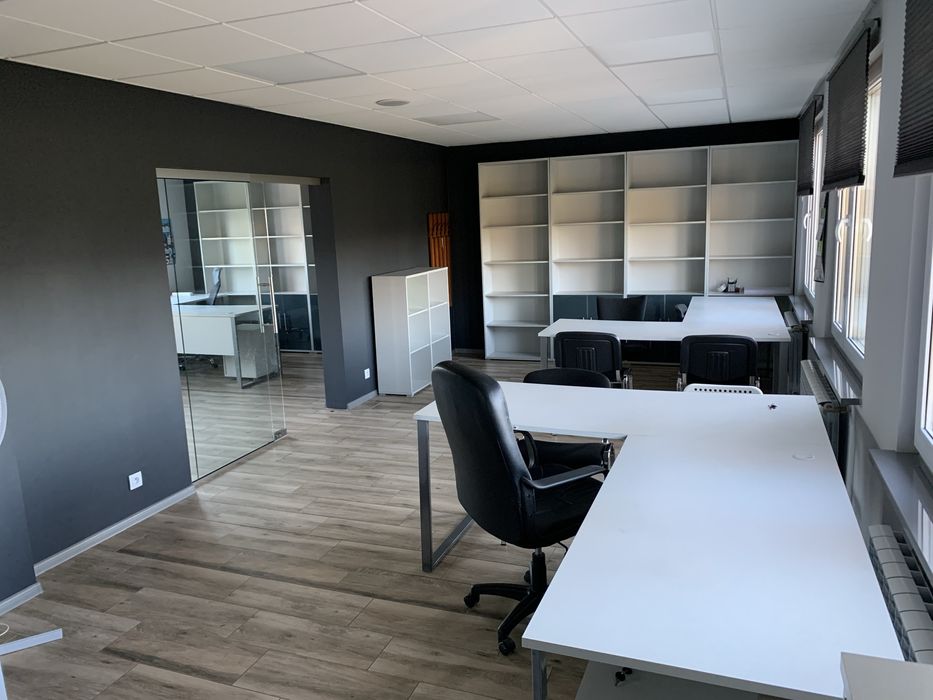 Sprzedam hale magazyn, biura i plac.