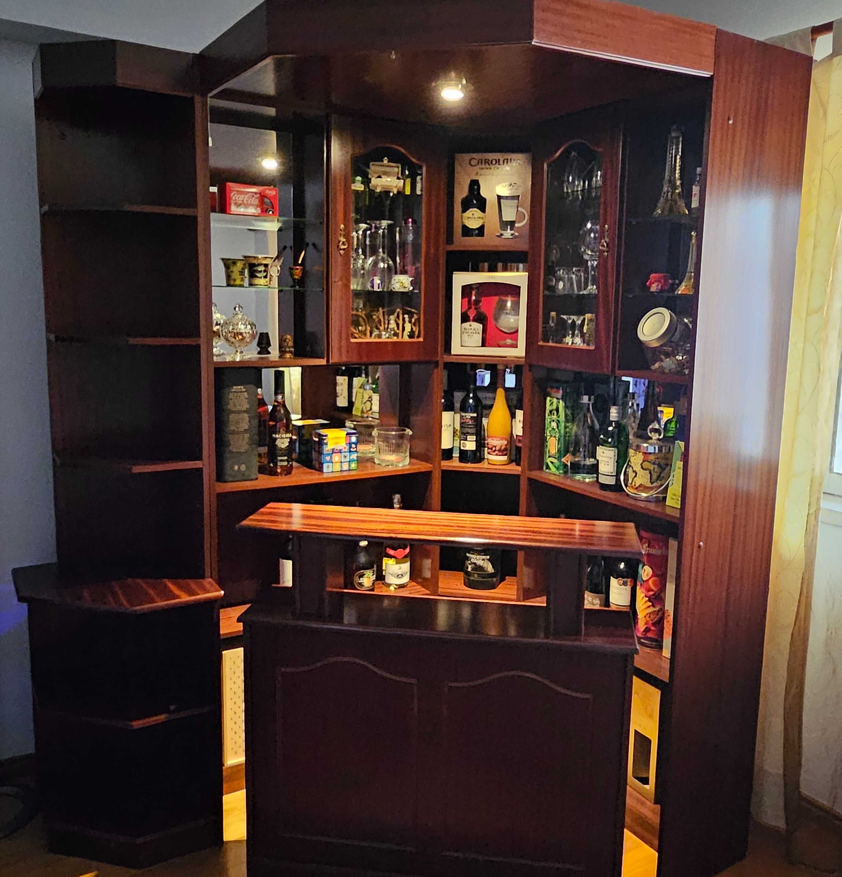 Bar de canto mogno