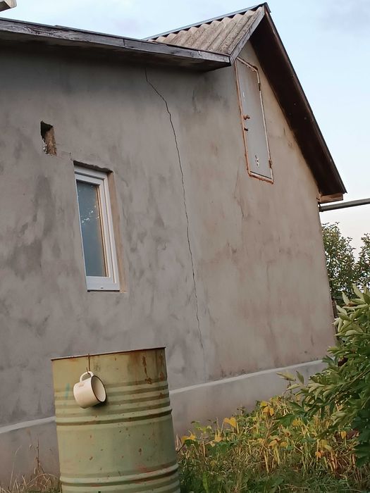 Два невеликих будинки  під дачу