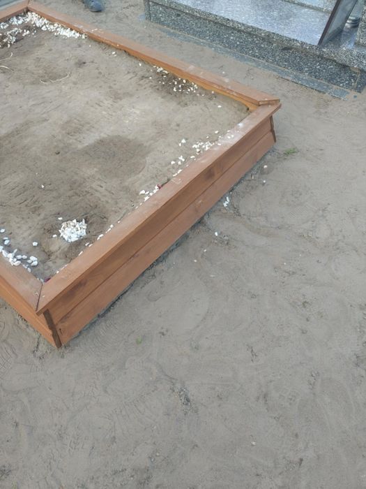 Obudowa grobu/Obrzeże nagrobne/ Nagrobek tymczasowy drewniany podwójny