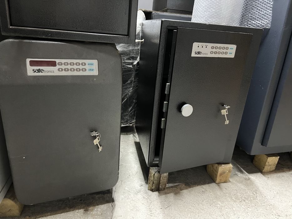 Вогневзломотривкий сейф Safetronics кодовий замок