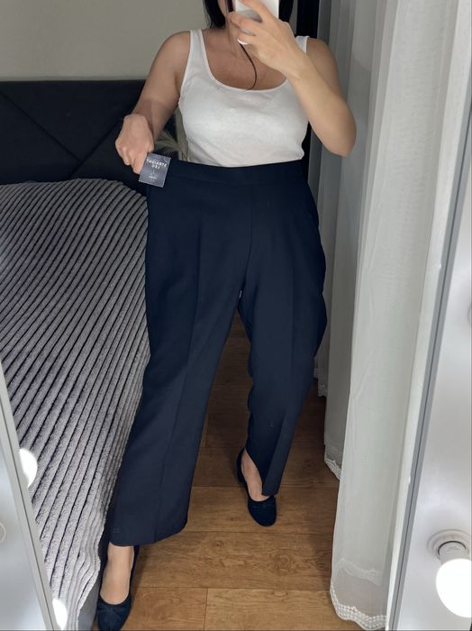 18 розмір нові темно сині штани брюки ззаду на резинці прямі