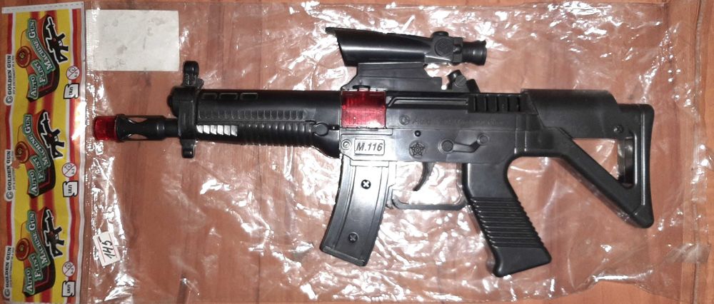 Игрушечный автомат-трещотка Golden Gun