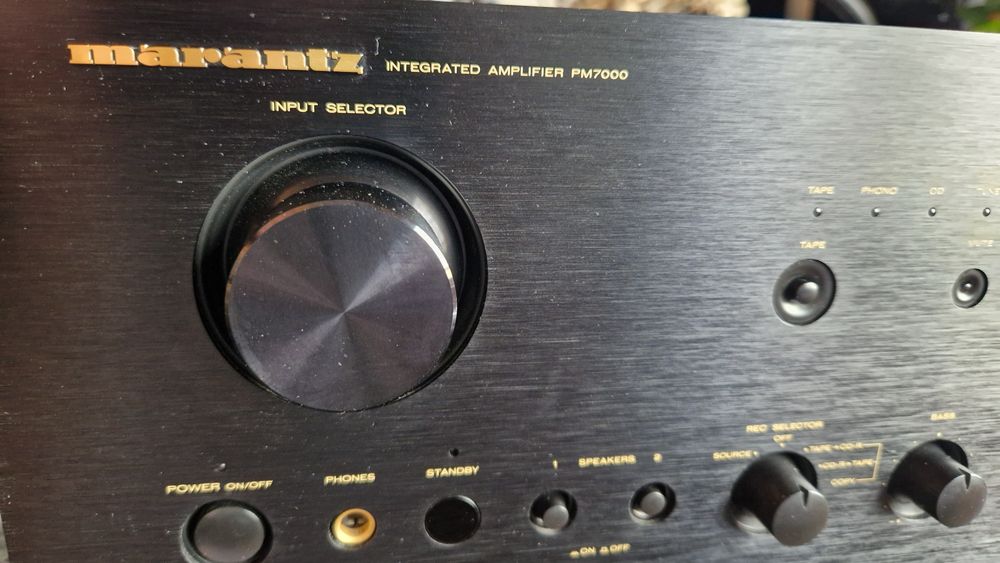 Amplificador Hi-Fi Marantz PM7000 – Som Premium, Construção Clássica!