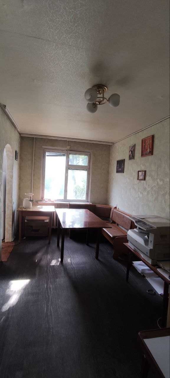 Продам 4-кімнатну квартиру