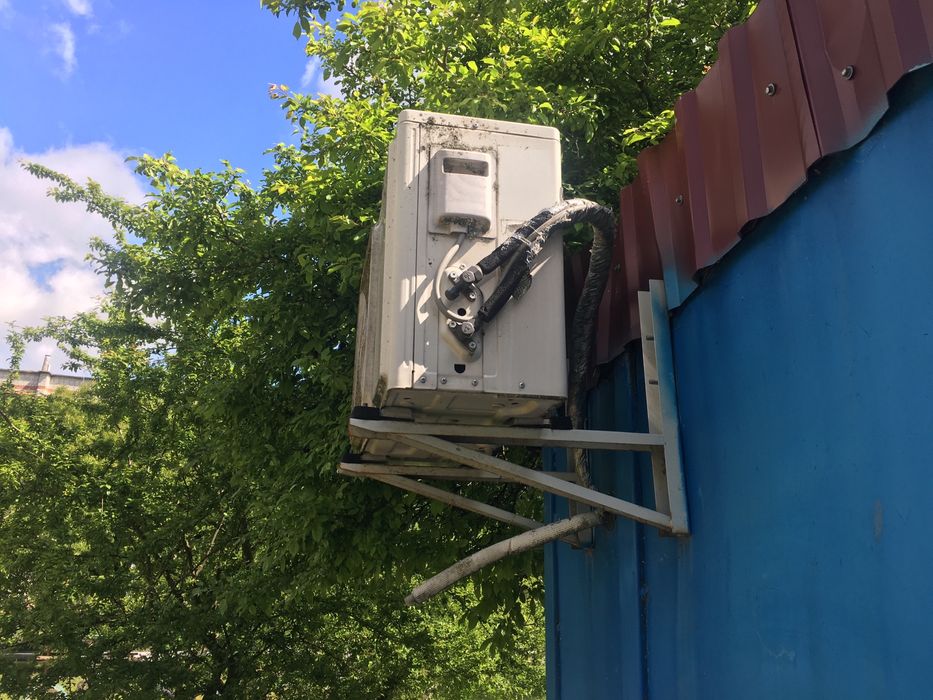 Кіоск, маф, ларьок, будка, битовка