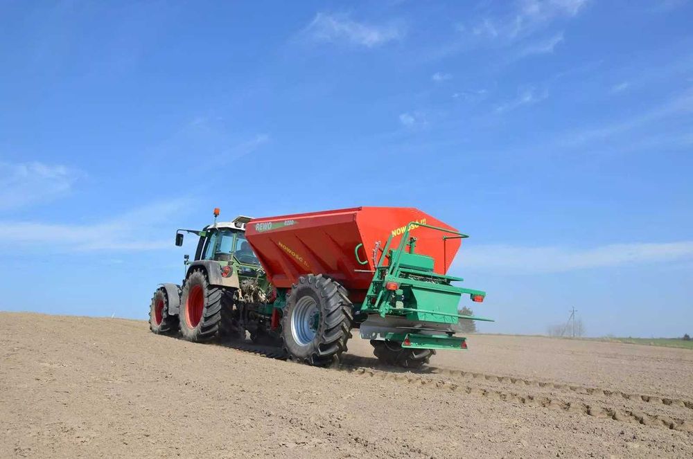 OD RĘKI !!! REWO - Rozsiewacz wapna i nawozu Agro-Masz 8200L