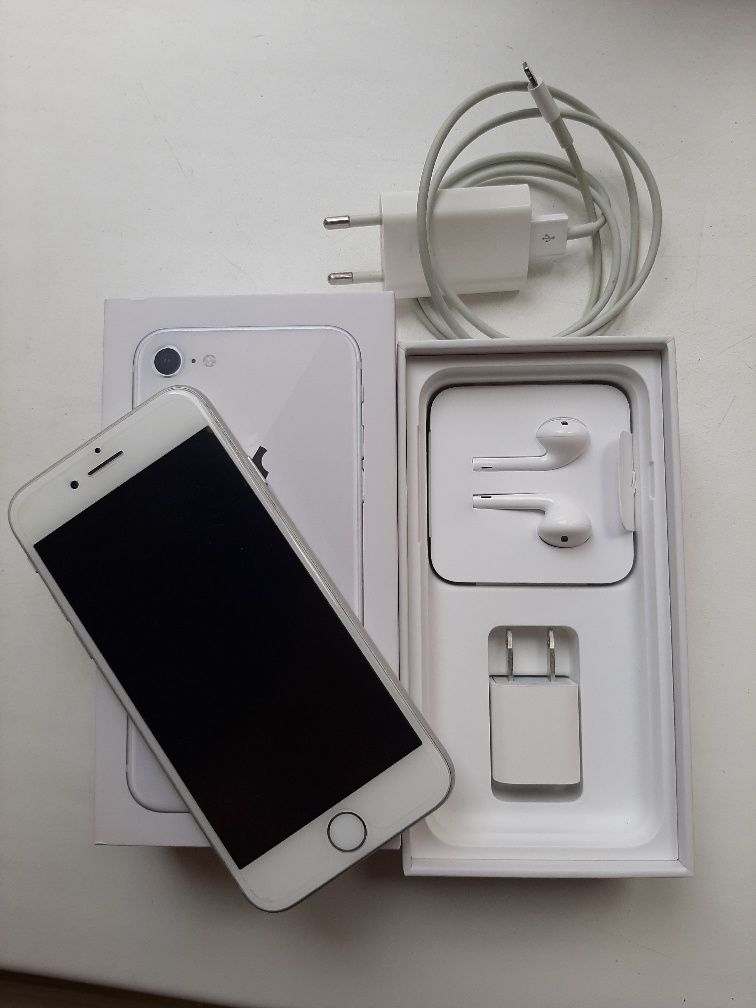 Продам iPhone 8 64GB б/у 5000 грн