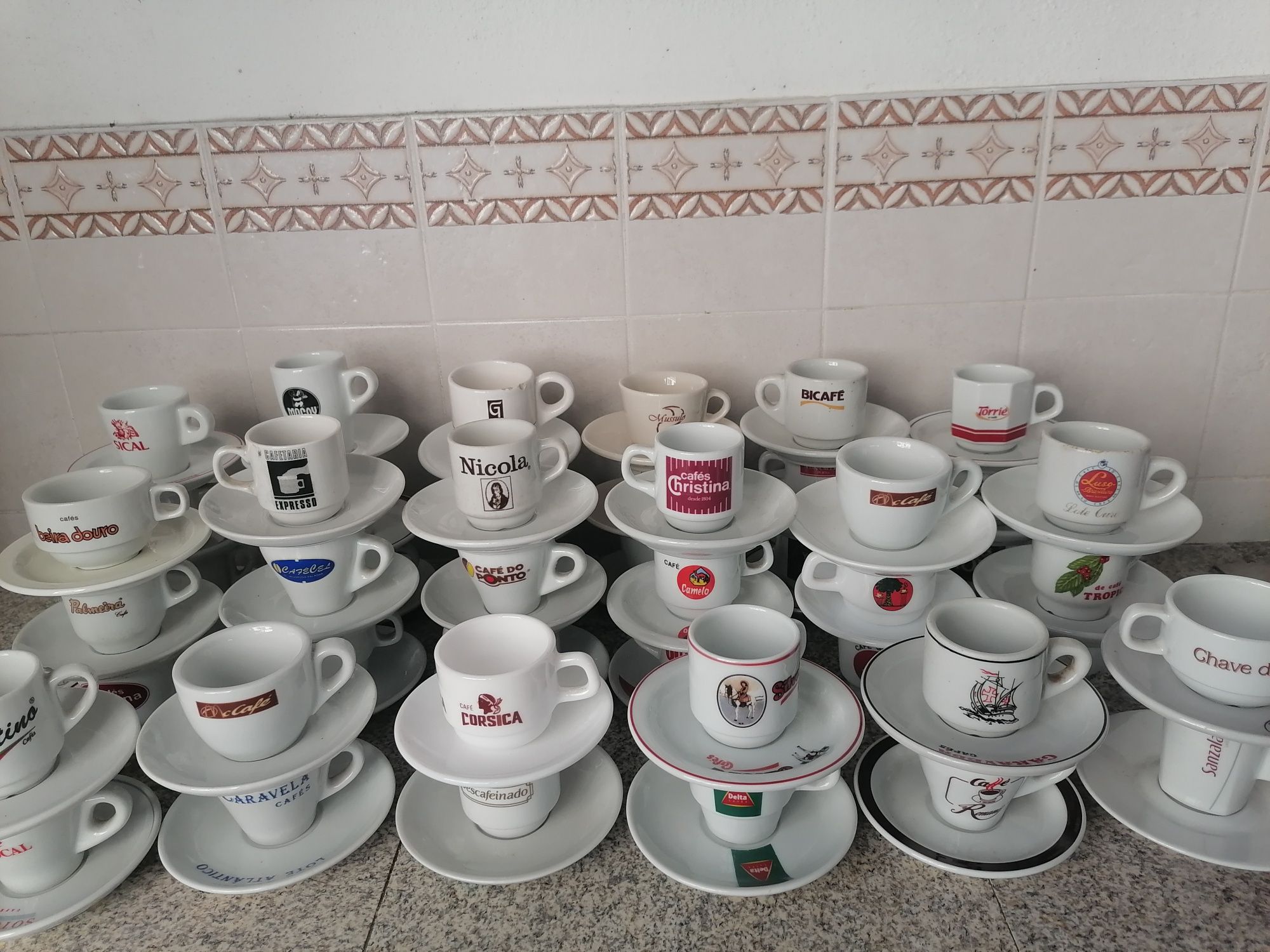 Lote de 48 chavenas de café