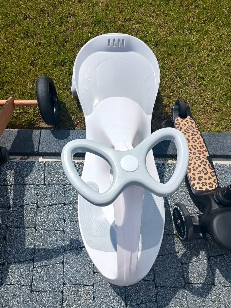 Sprzedam jeździk twistcar