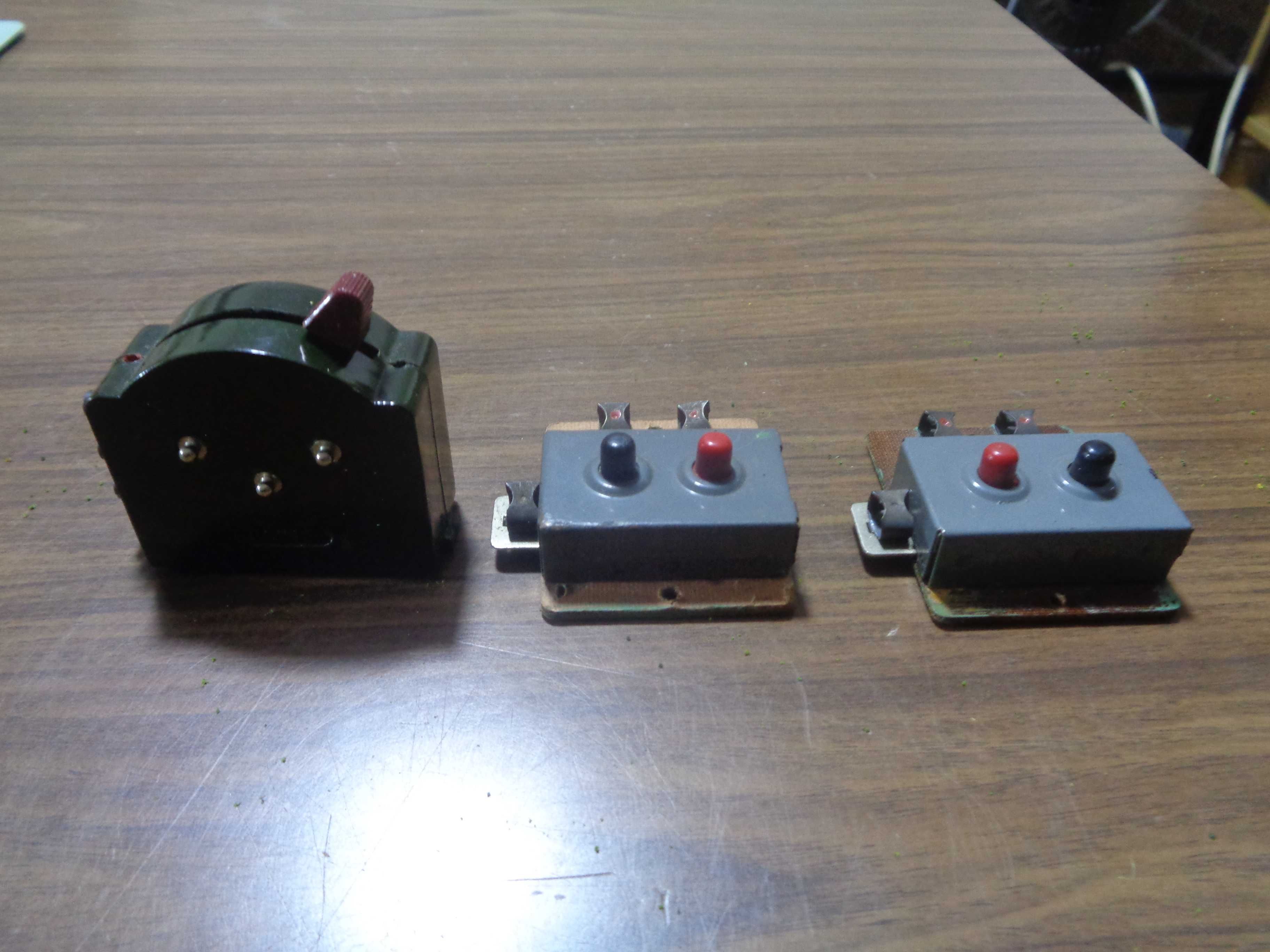 Lote de 3 interruptores diversos para pista comboio