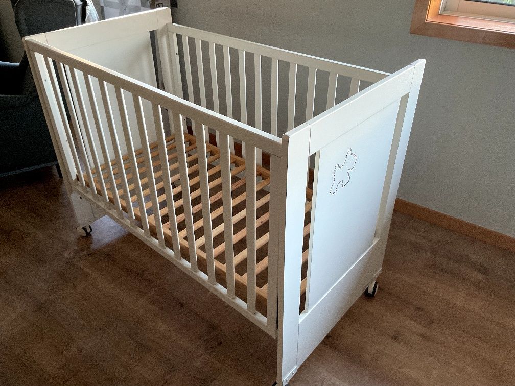 Berço Trama (colchão e roupa de cama de oferta)