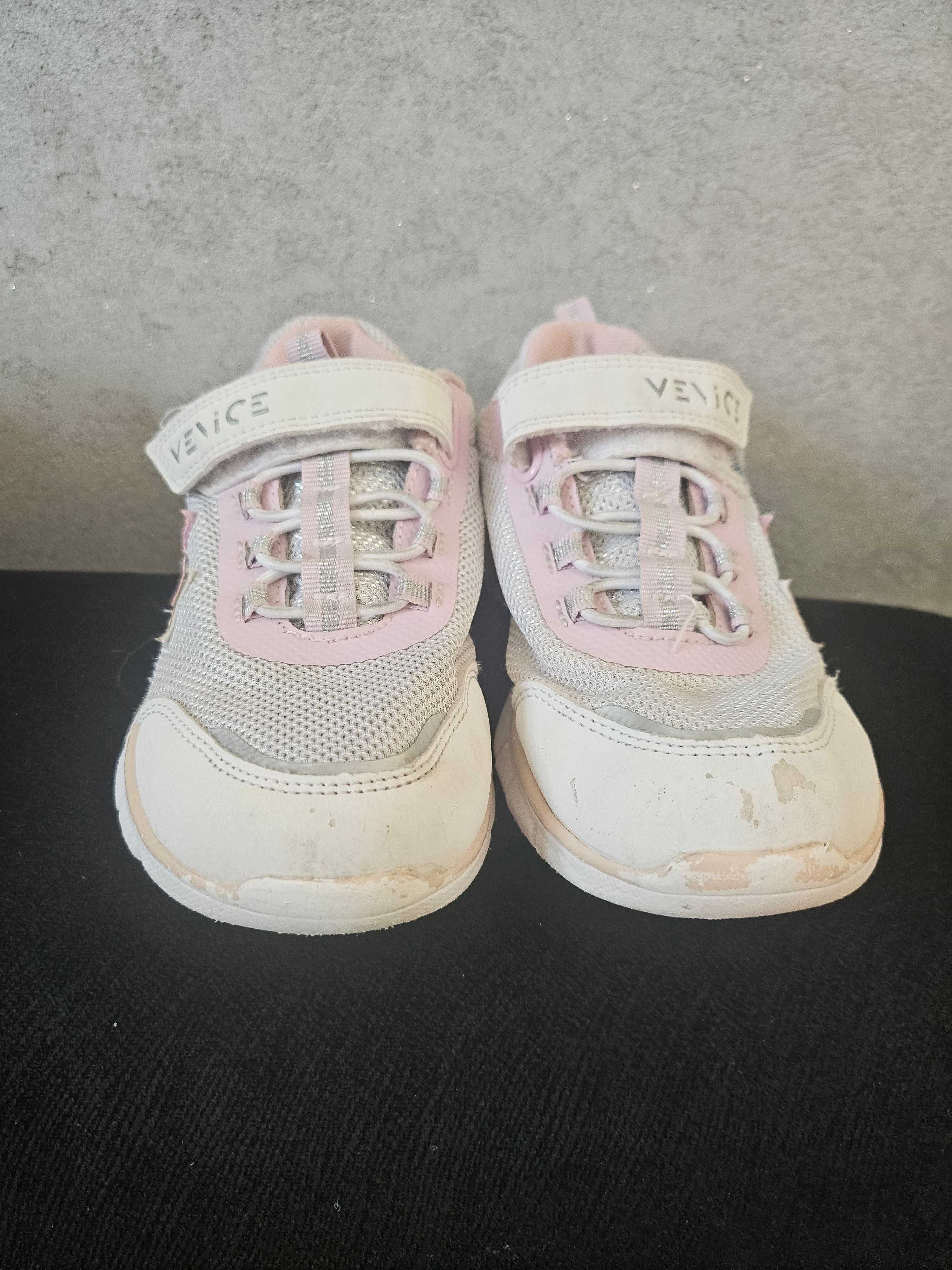 shechers adidasy +gratis
