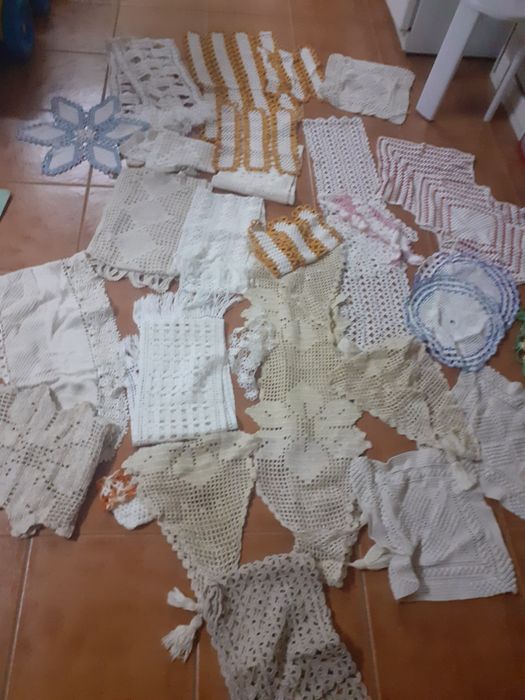 Lote de naprons de varios tamanhos em renda