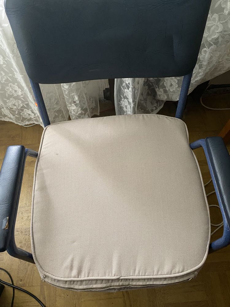 Krzesło sanitarne/ wc - poduszka gratis.
