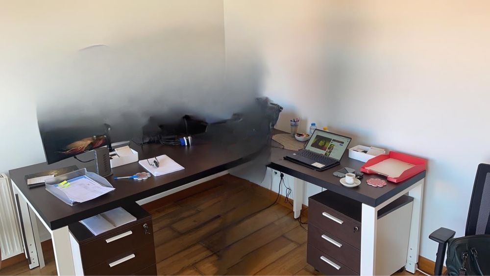 Secretaria em L de escritorio com dois moveis de gavetas