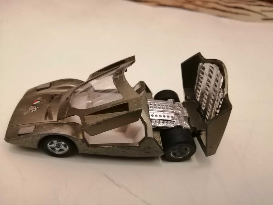 Miniatura  Dynky Toys e Corgi  1/43