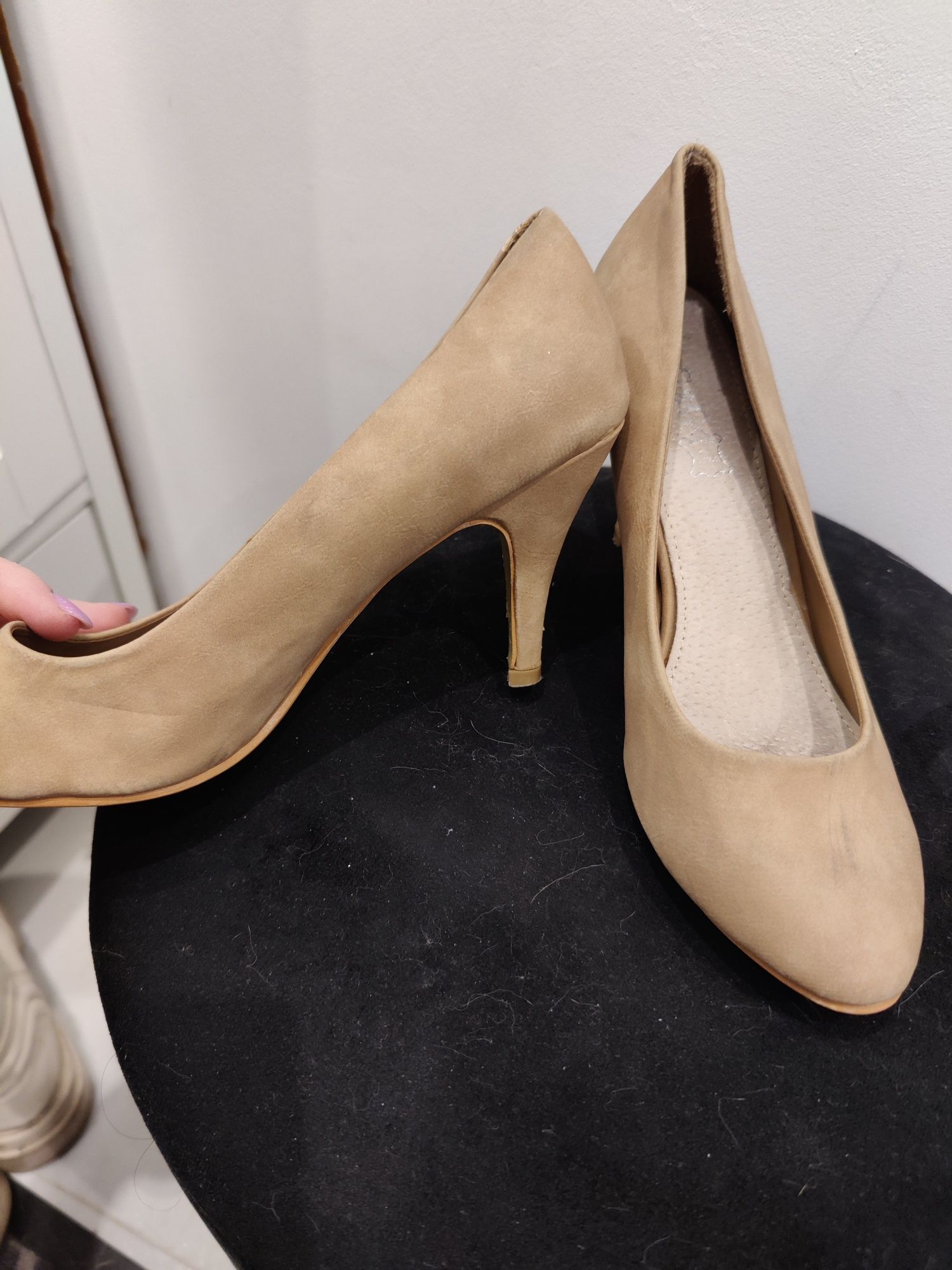 Buty na obcasie r 38