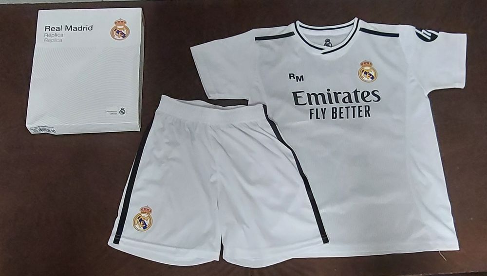 Real Madryt Mbappe komplet koszulka i spodenki roz. 10 lat na 140 cm