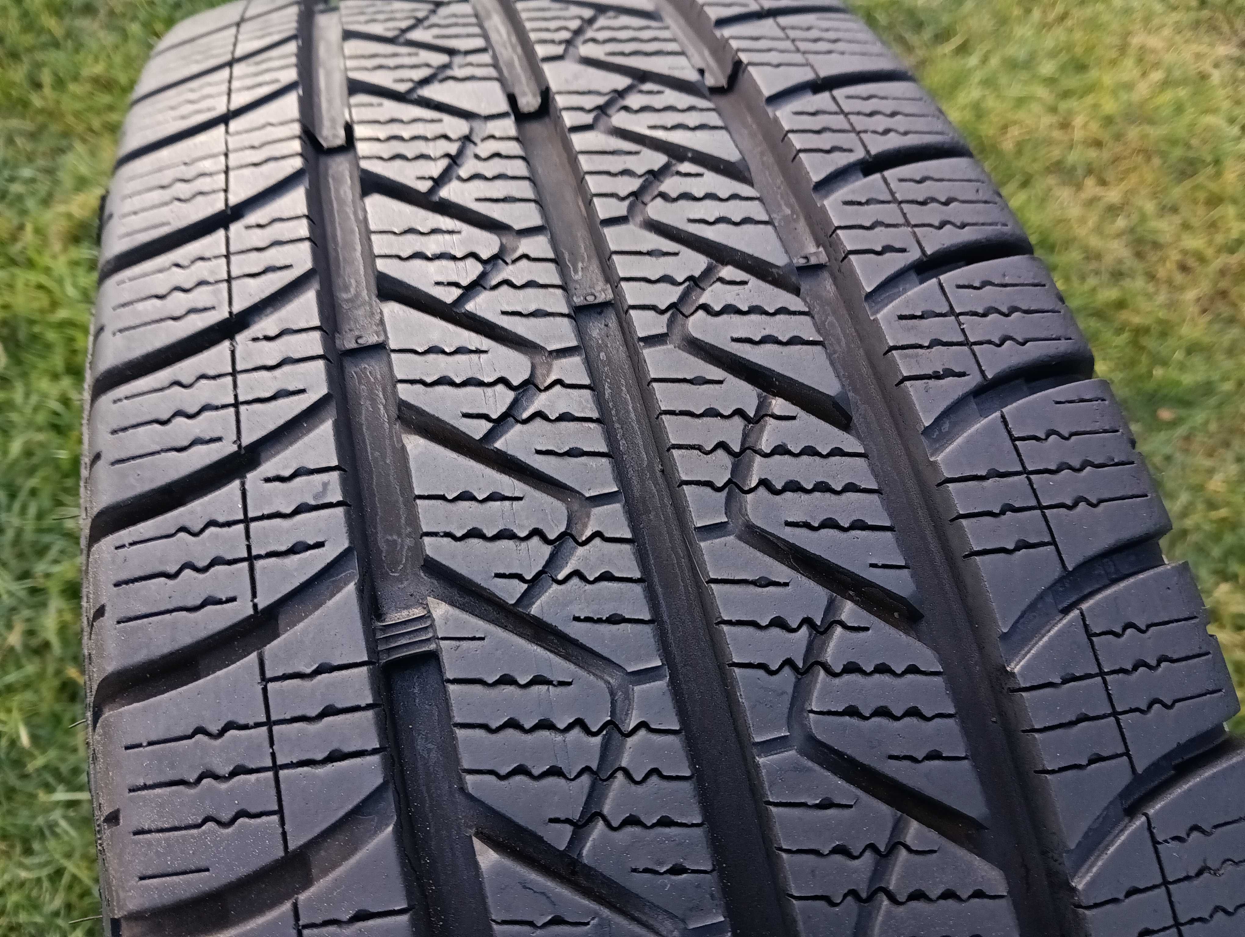 opona 225/70/15C Goodyear Vector 4 seasons Cargo 1 szt 9mm 2022