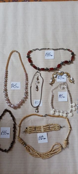 З натуральних камінців біжутерія