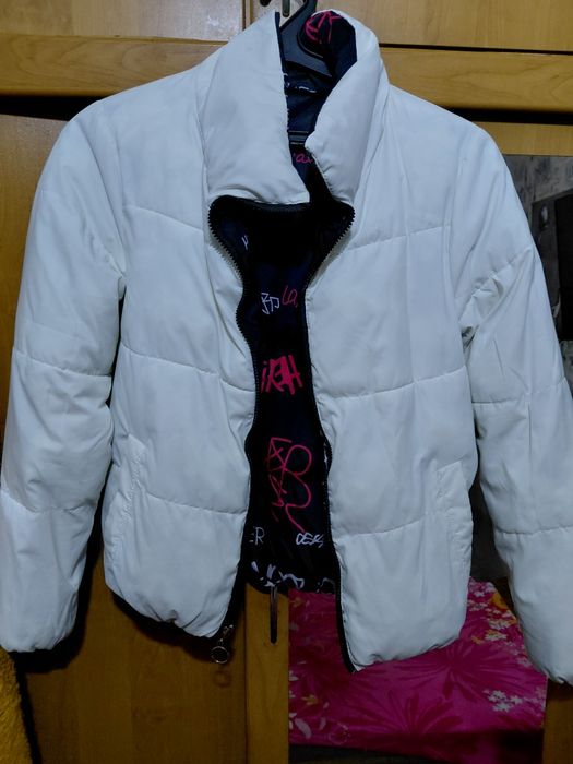 Продам курточку демесезонную женскую,двустороннюю