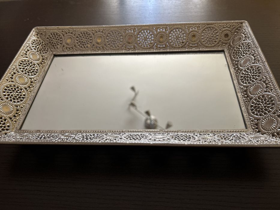 Centro de mesa com espelho